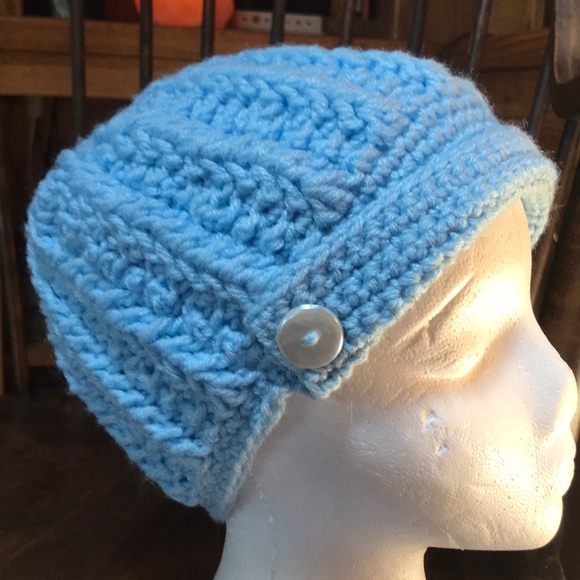 Hand crocheted hat with buttoned brim - Picture 5 of 7